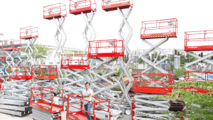 Nên thuê xe nâng người MH Rental