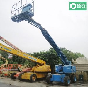 Xe nâng người cũ