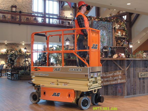 Xe nâng người 8m làm việc JLG 1930ES
