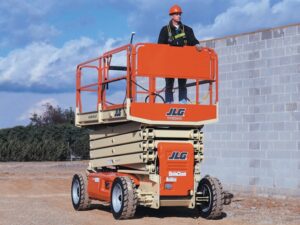 Xe nâng người chiều cao 10m có thể nâng với trọng lượng lên đến 500kg.