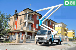 Xe nâng người để sửa chữa điện trên cao